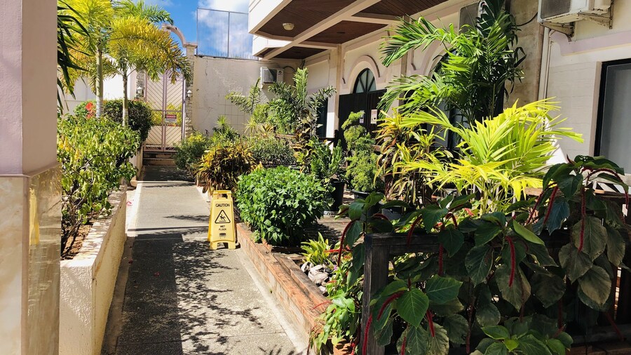 Holiday Saipan Hotel