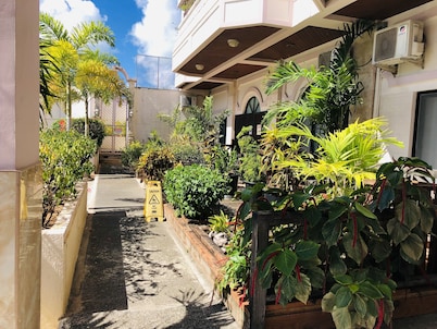 Holiday Saipan Hotel