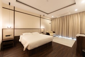 Premier Double or Twin Room | Minibar, free WiFi, bed sheets