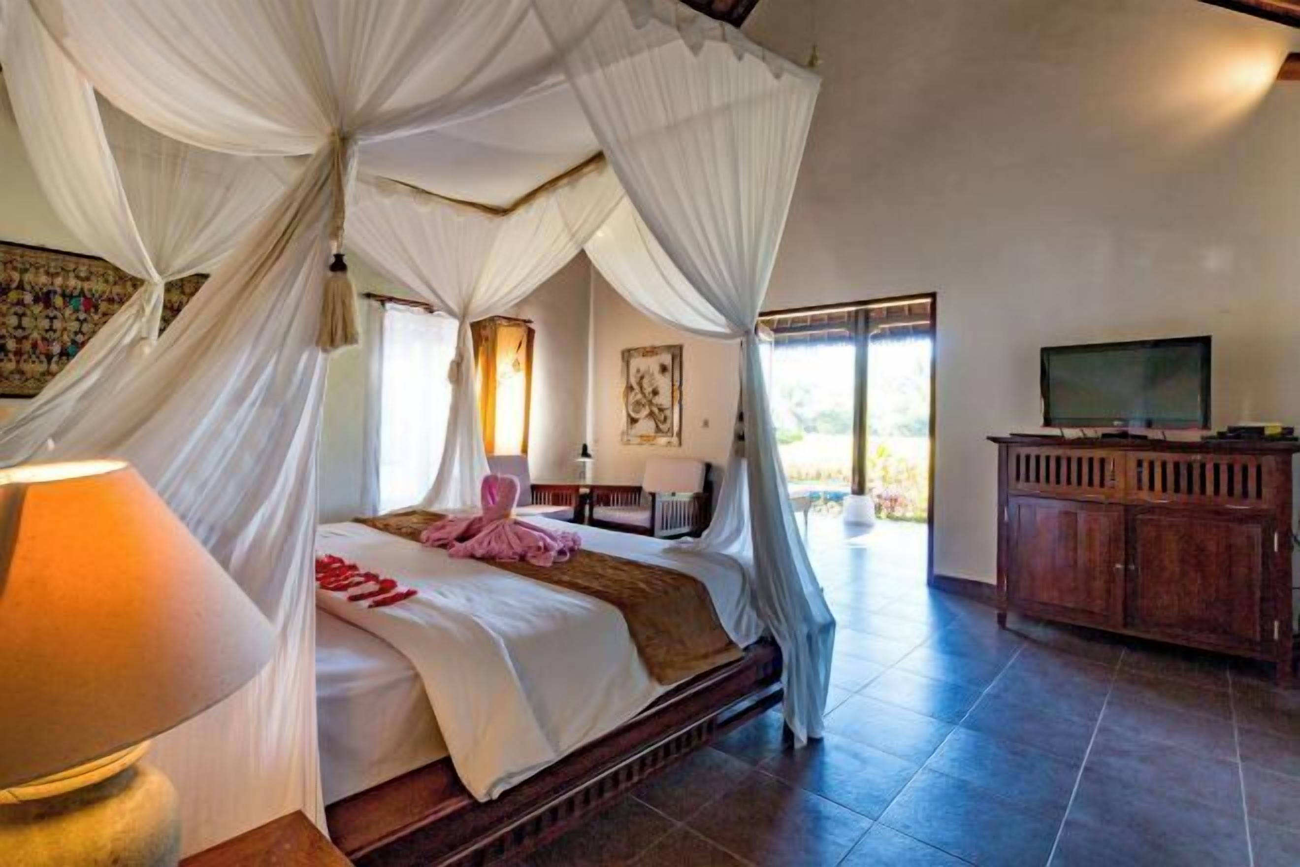 迷你吧、房內夾萬、獨特設計、書桌