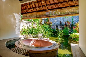 Deluxe Double Room, 1 Bedroom, Non Smoking, Garden View | Bathroom | Separate tub and shower, deep soaking tub, rainfall showerhead