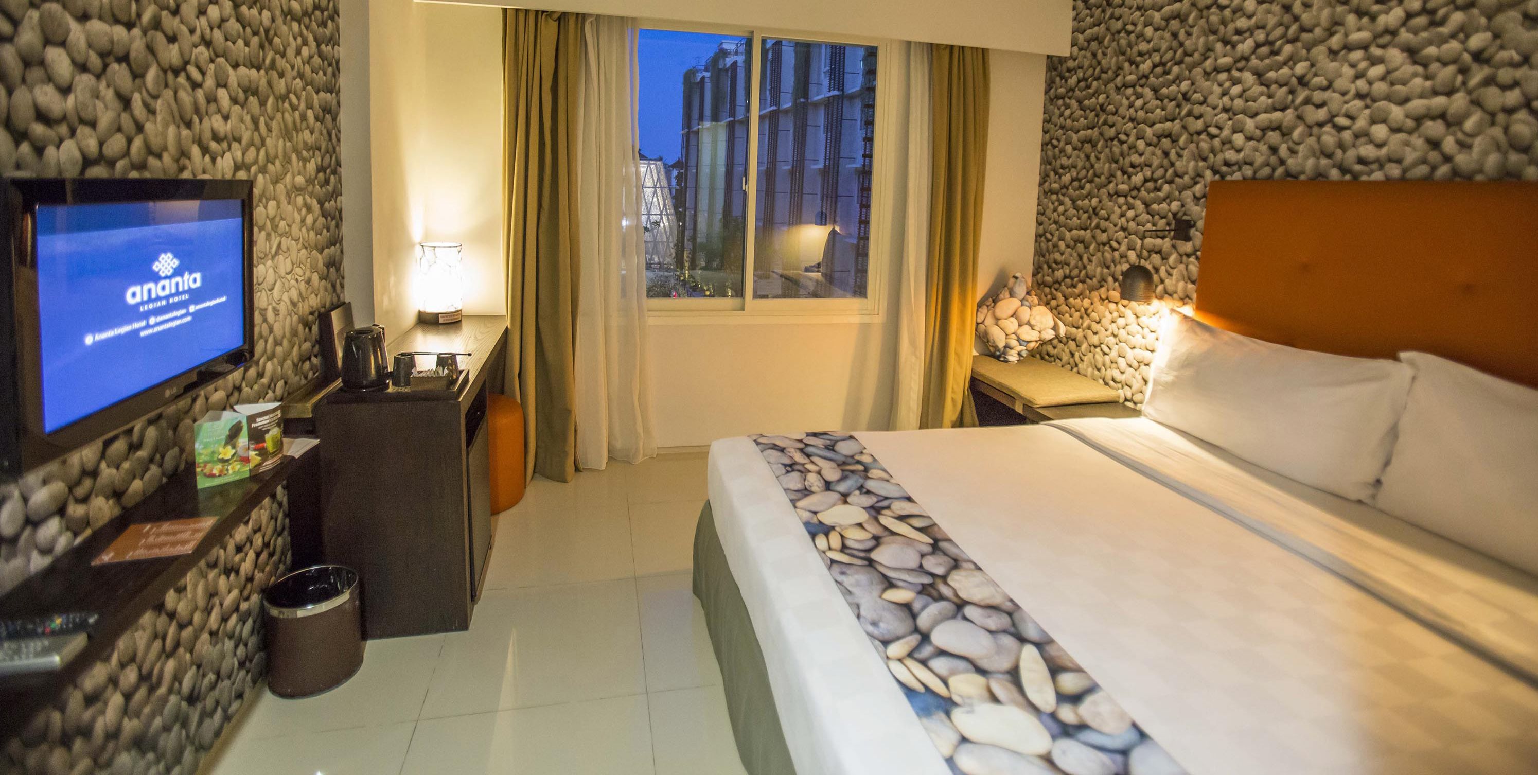 deluxe nature room | bathroom | shower, free toiletries, hair dryer, slippers