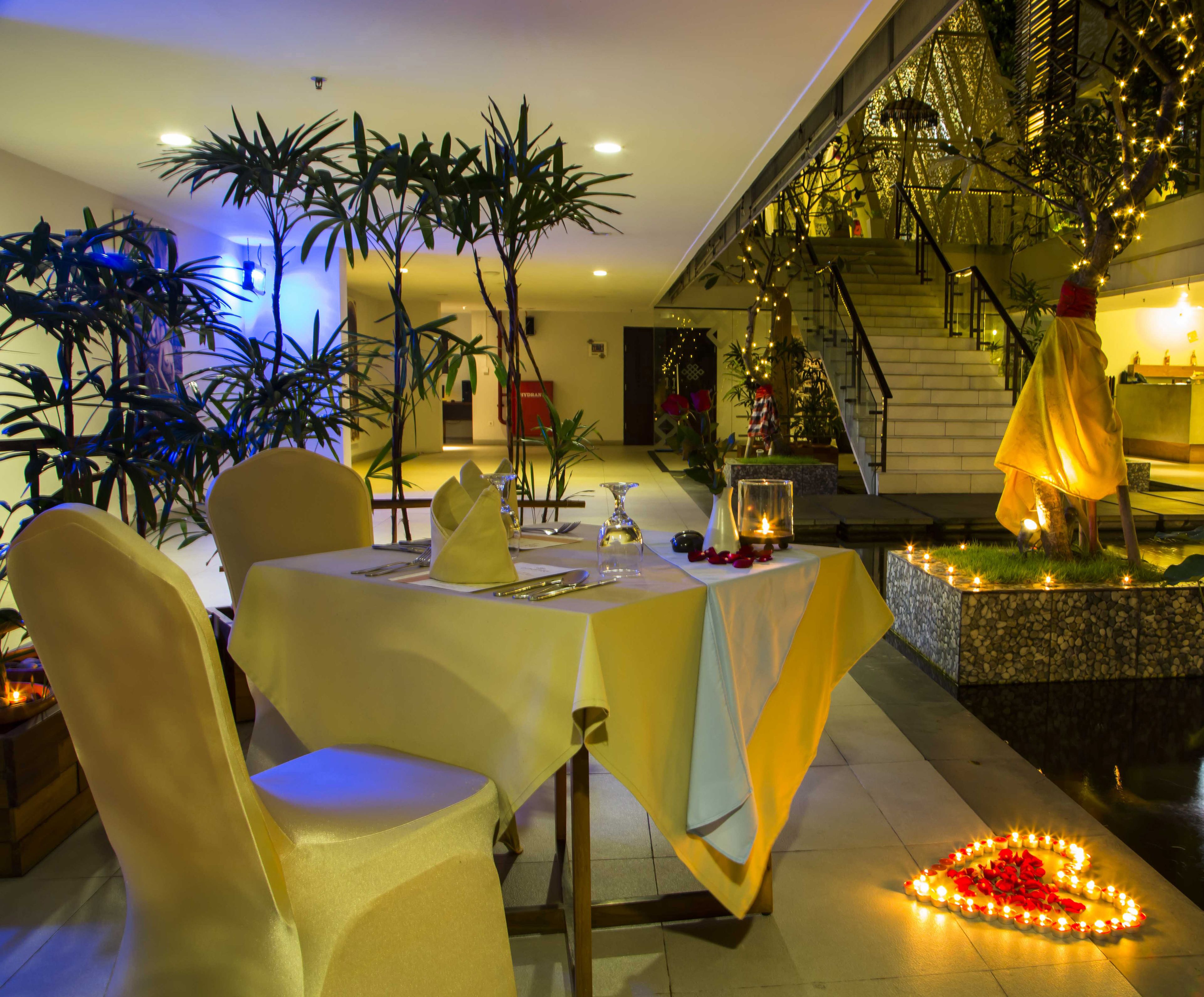 breakfast, lunch, dinner served; pool views