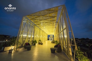 2 bars/lounges, rooftop bar - Ananta Legian Hotel (Legian)