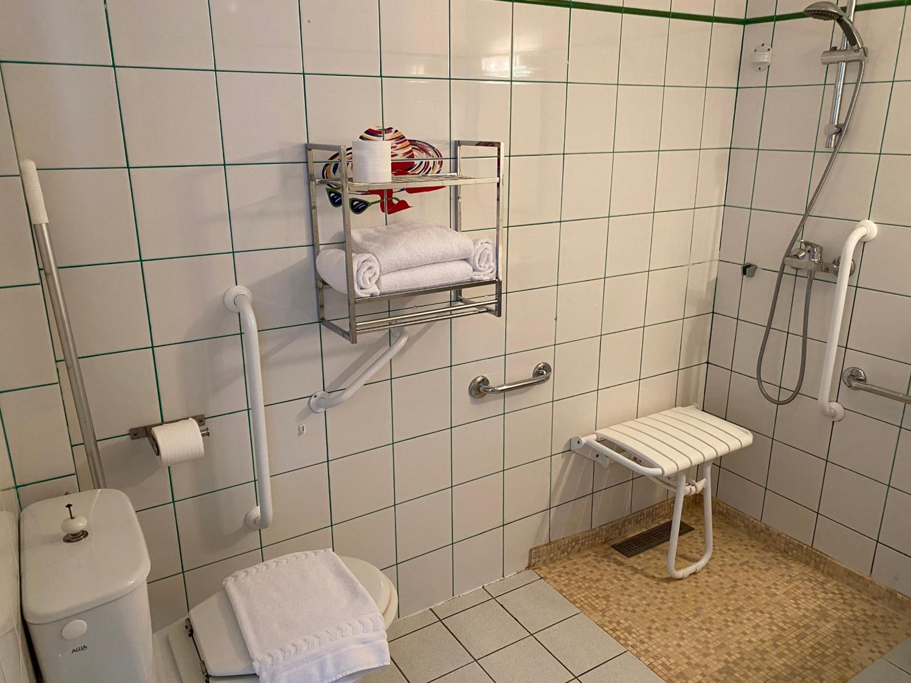 free toiletries, hair dryer