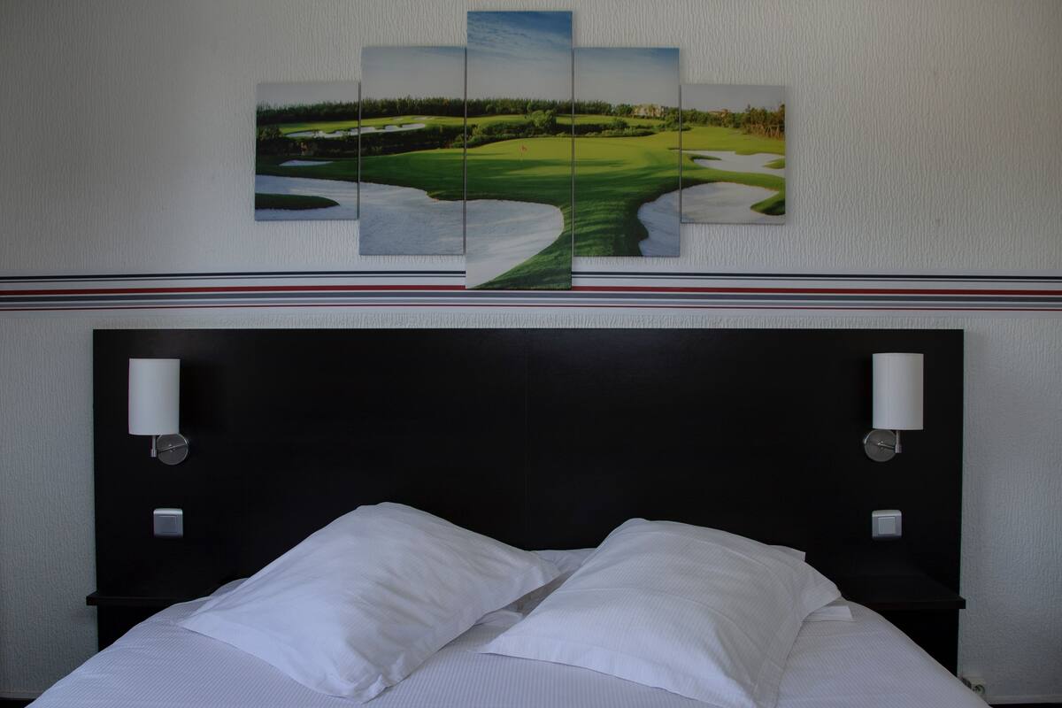 Comfort Double Room, 1 Double Bed | In-room safe, individually decorated, desk, blackout curtains