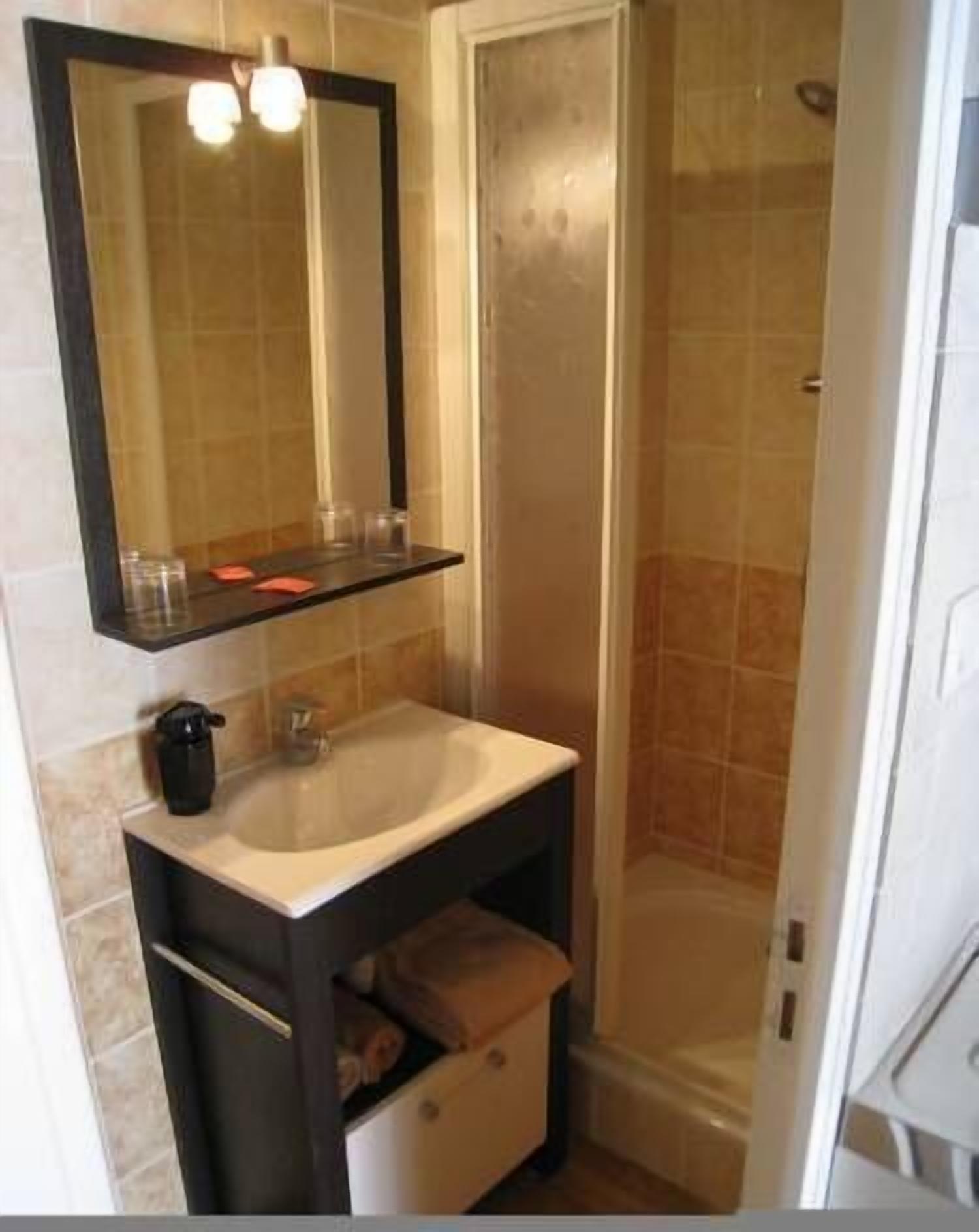 free toiletries, hair dryer