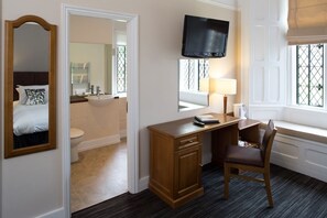 Bathroom - Thornbury Lodge (Bristol)