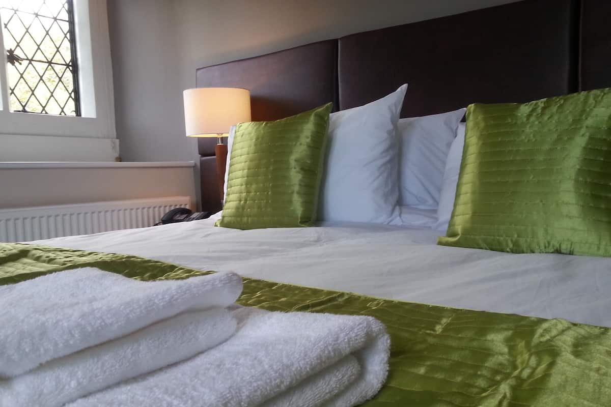 Premium bedding, desk, free cots/infant beds, rollaway beds