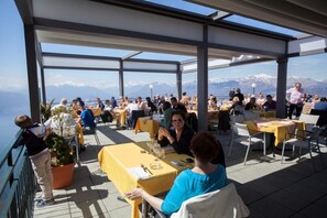 Se sirven comidas y cenas; con vista al jardín 
