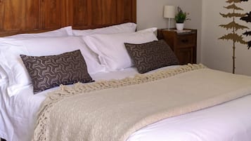Habitación con 1 cama matrimonial o 2 individuales, vista al lago | Sábanas italianas Frette y camas con pillow-top