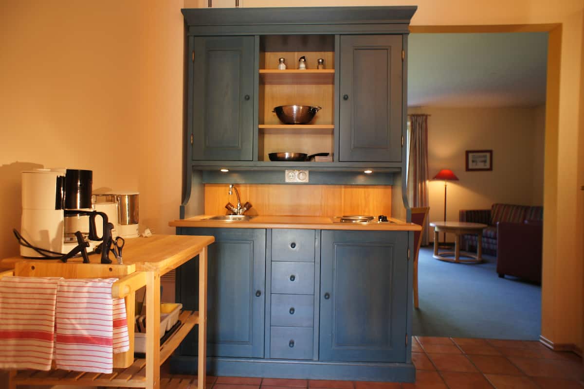 Fridge, microwave, stovetop, coffee/tea maker