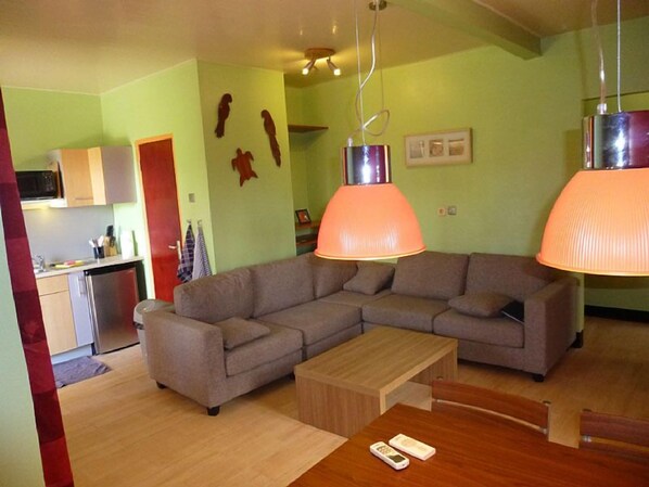 Comfort Apartment, 2 Bedrooms | Living area