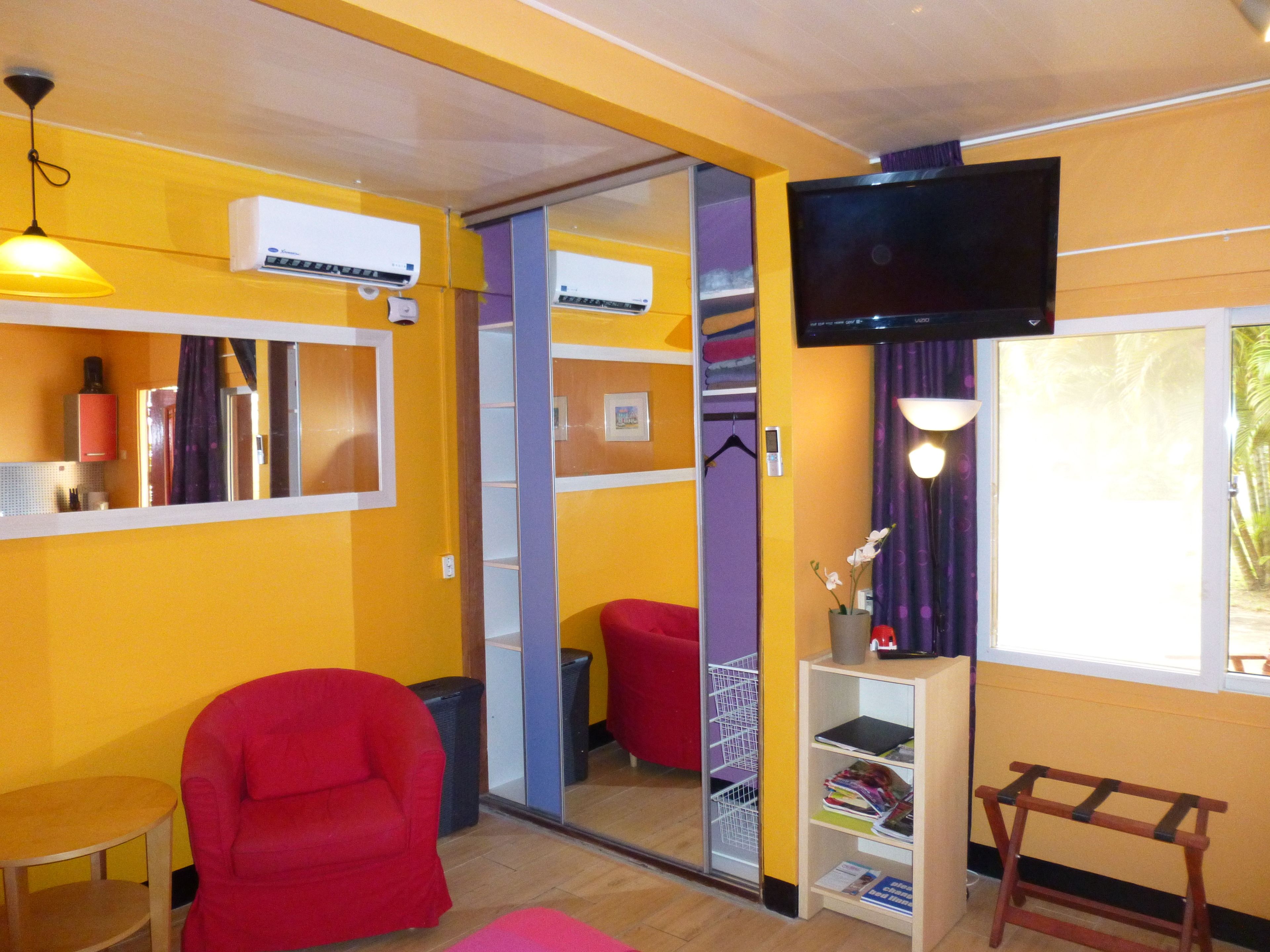 comfort studio, 1 queen bed | room amenity