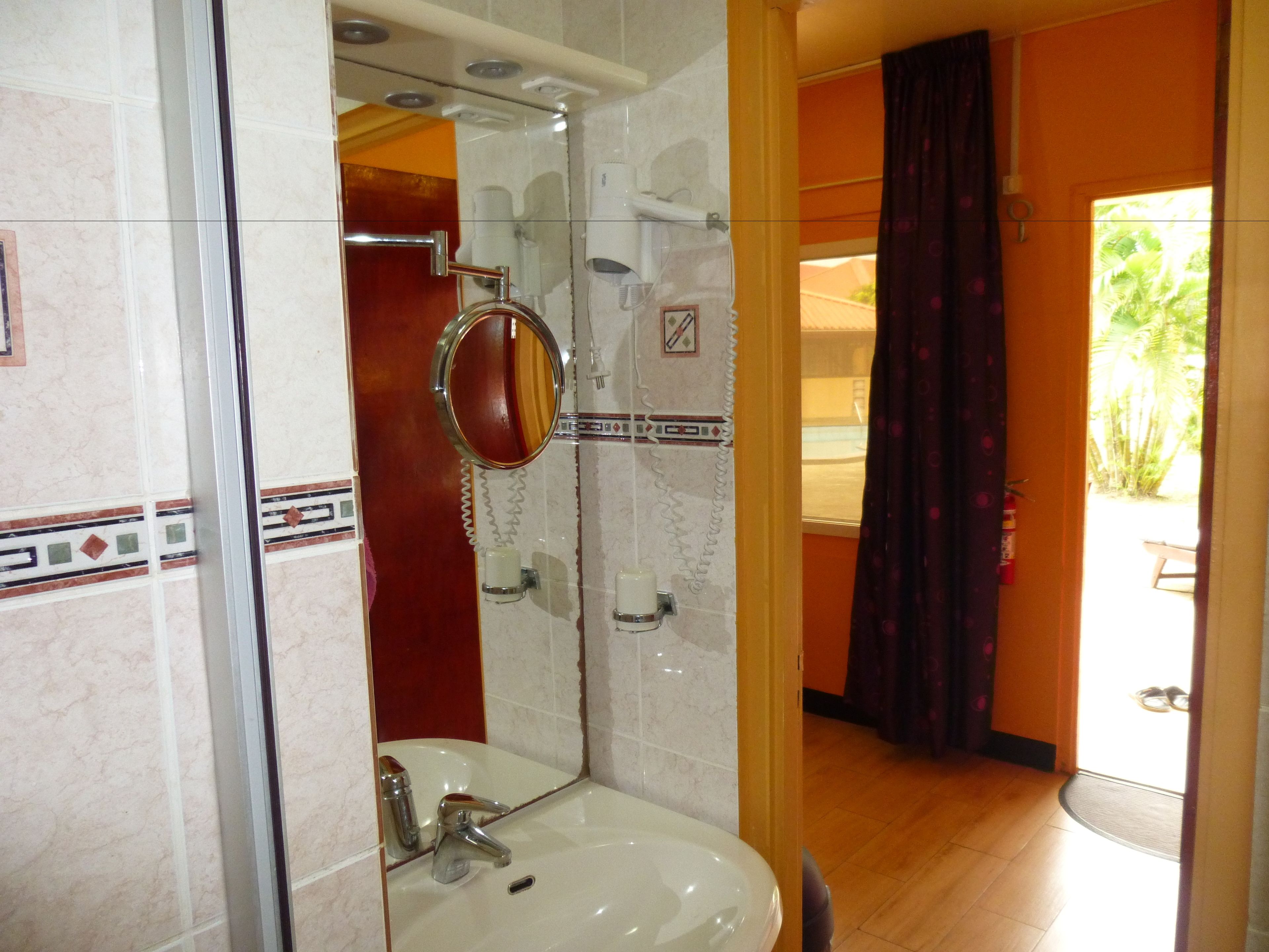 comfort studio, 1 queen bed | jetted bathtub