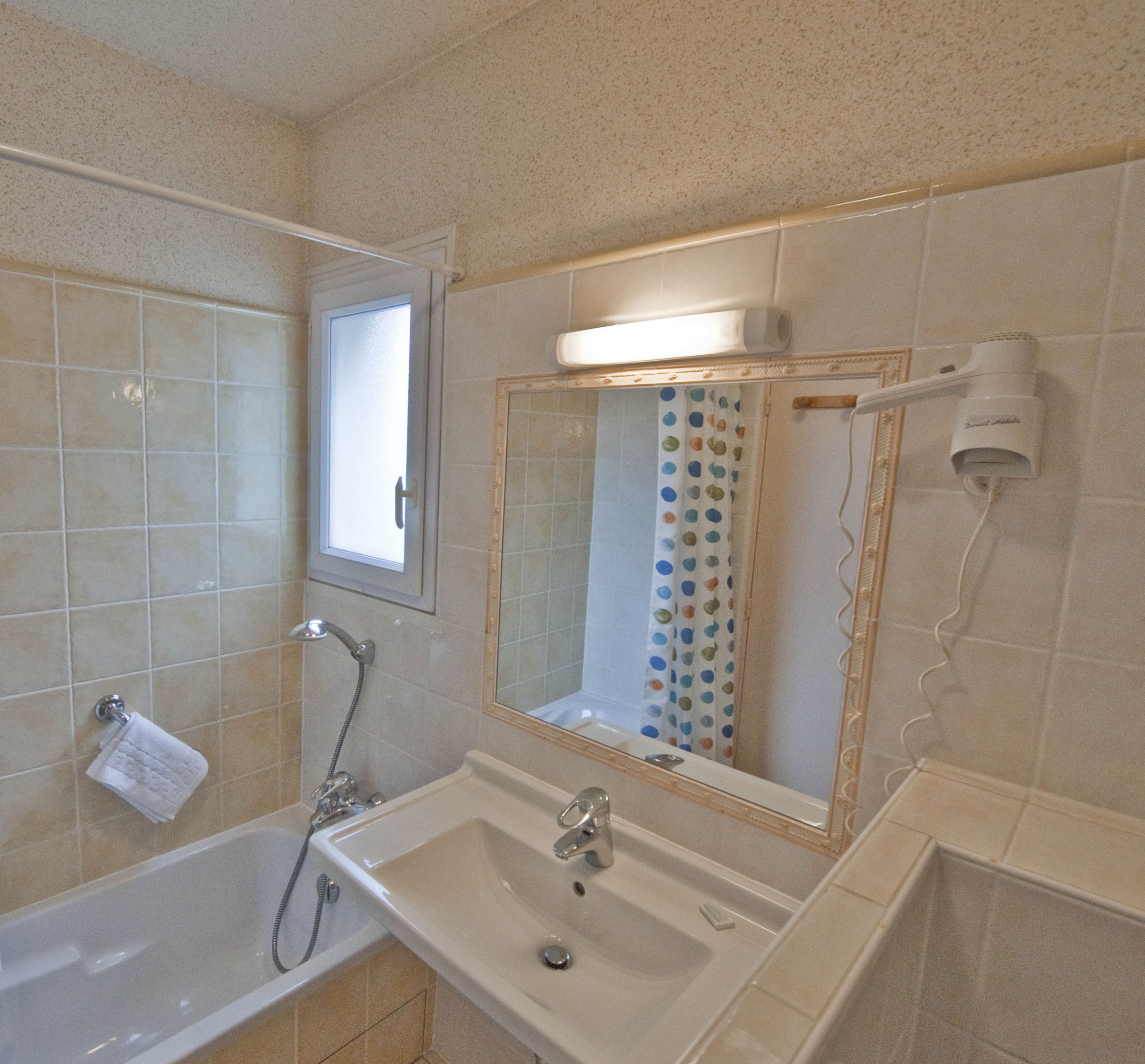 double or twin room | bathroom | free toiletries, hair dryer, towels