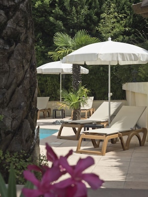 Seasonal outdoor pool, open 7:30 AM to 8:00 PM, pool loungers - Les Oliviers (Fayence)