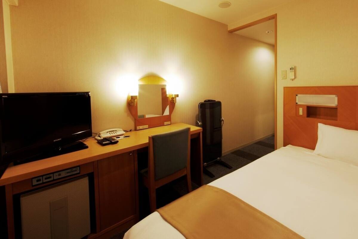 Desk, iron/ironing board, WiFi (free), bed sheets