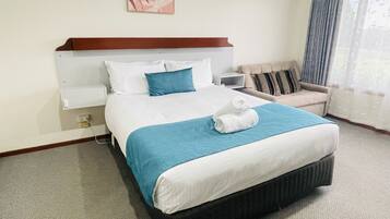 Minibar, free WiFi, bed sheets