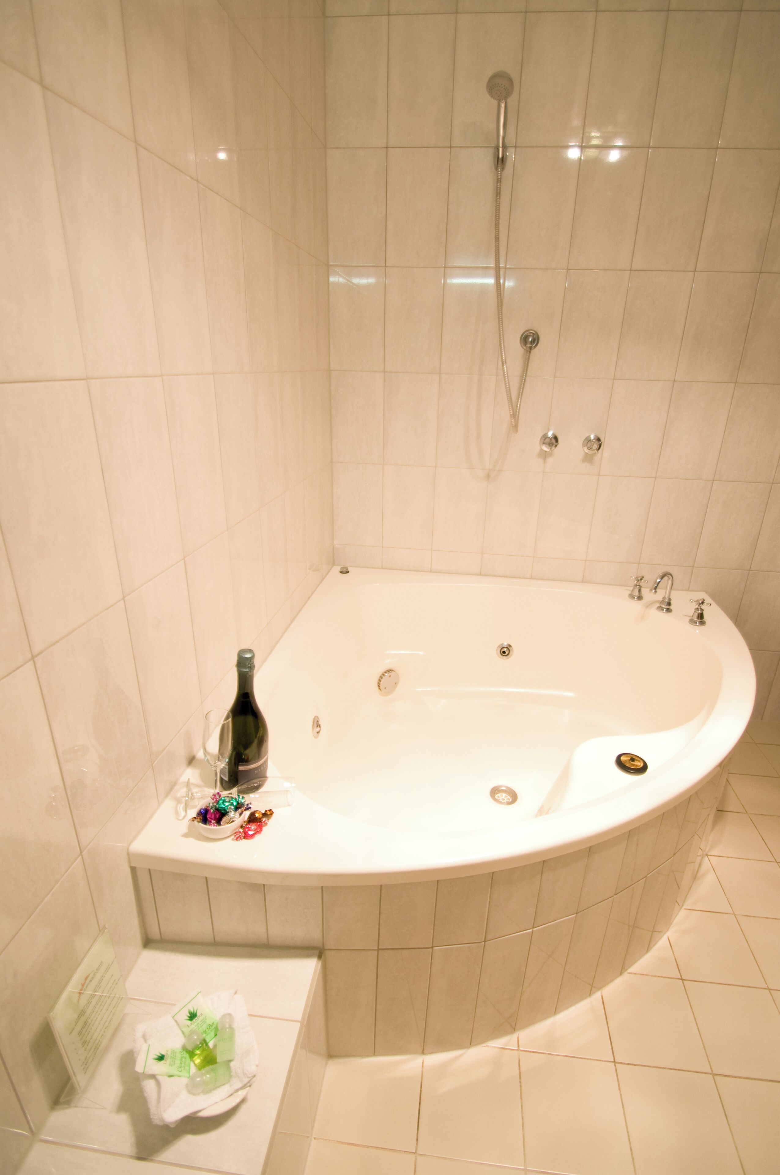 Minibar, free WiFi, bed sheets