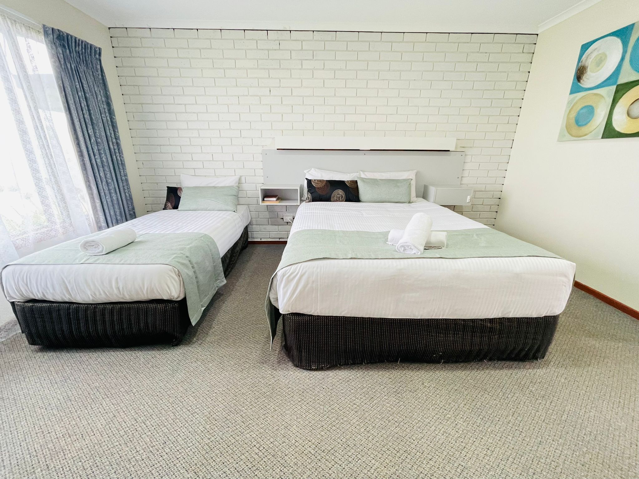 Minibar, wifi gratis y ropa de cama 