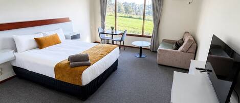 Minibar, accès au Wi-Fi (inclus), literie fournie