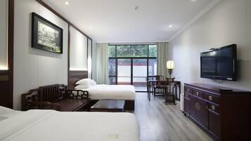 Comfort Twin Room | 1 bedroom, in-room safe, desk, blackout drapes