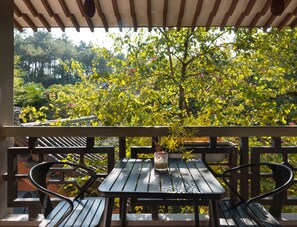 Deluxe Garden view room with kingbed | Terrace/patio