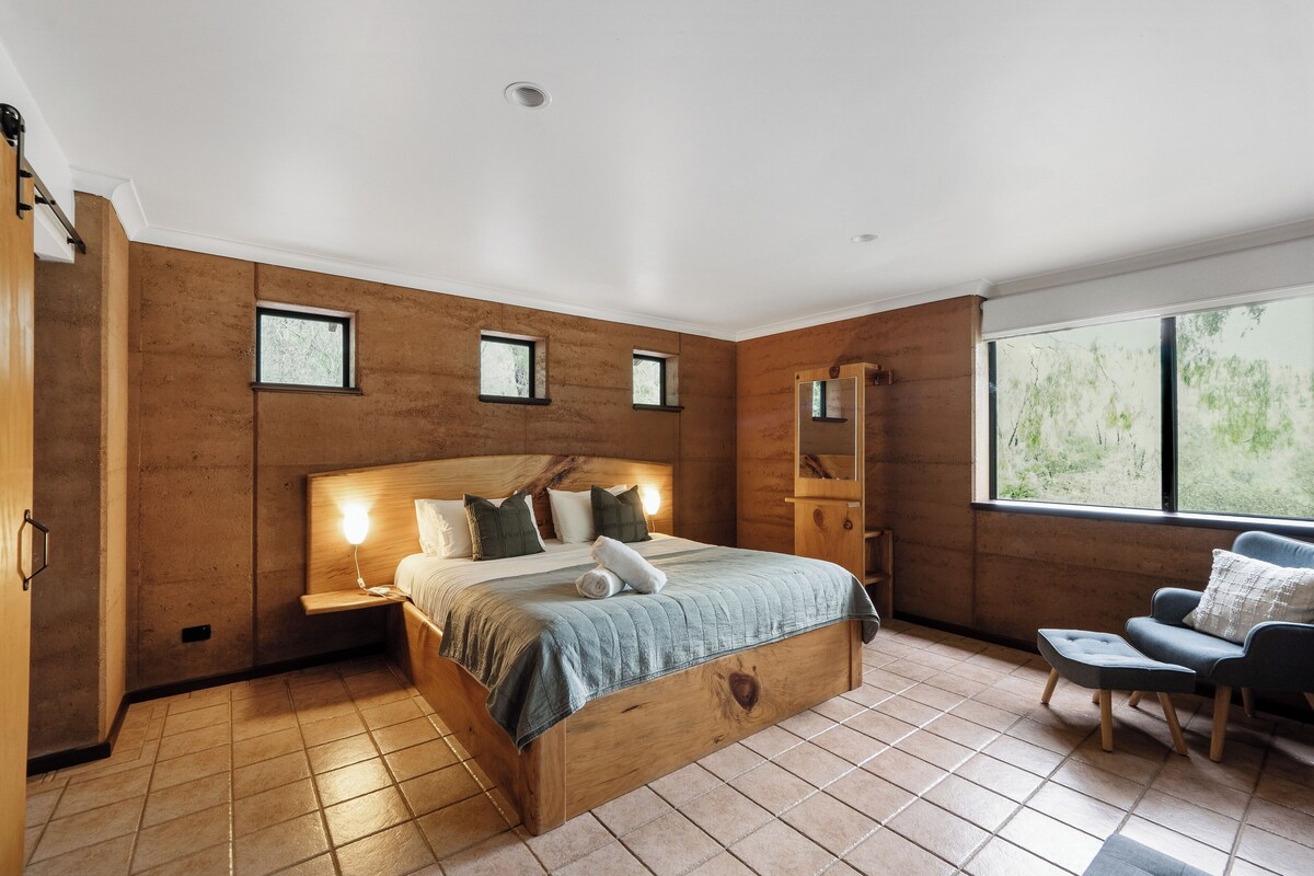 Nelson Deluxe Spa One Bedroom | 1 bedroom, soundproofing