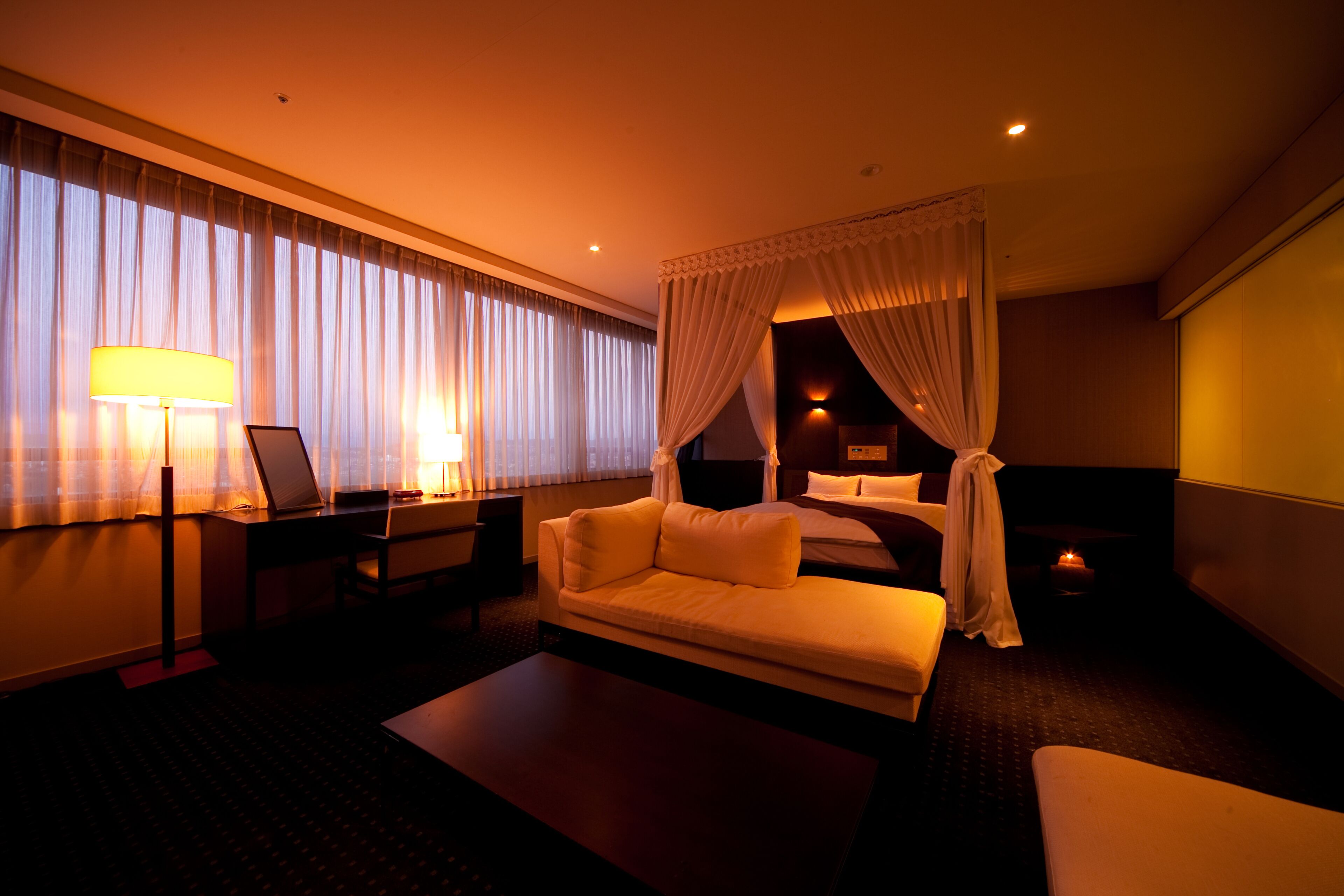 premium double room (room 805) | 1 bedroom, in-room safe, desk, soundproofing