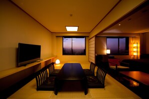 Premium Room (with Tatami Area - Room 801) | In-room safe, desk, soundproofing, free WiFi - Kikunan Onsen UBL Hotel (Kumamoto)