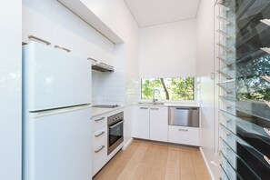 Microwave, espresso maker, coffee/tea maker, electric kettle - The Billi Resort (Cable Beach)