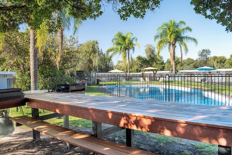 Una piscina al aire libre. Lyndoch Motel