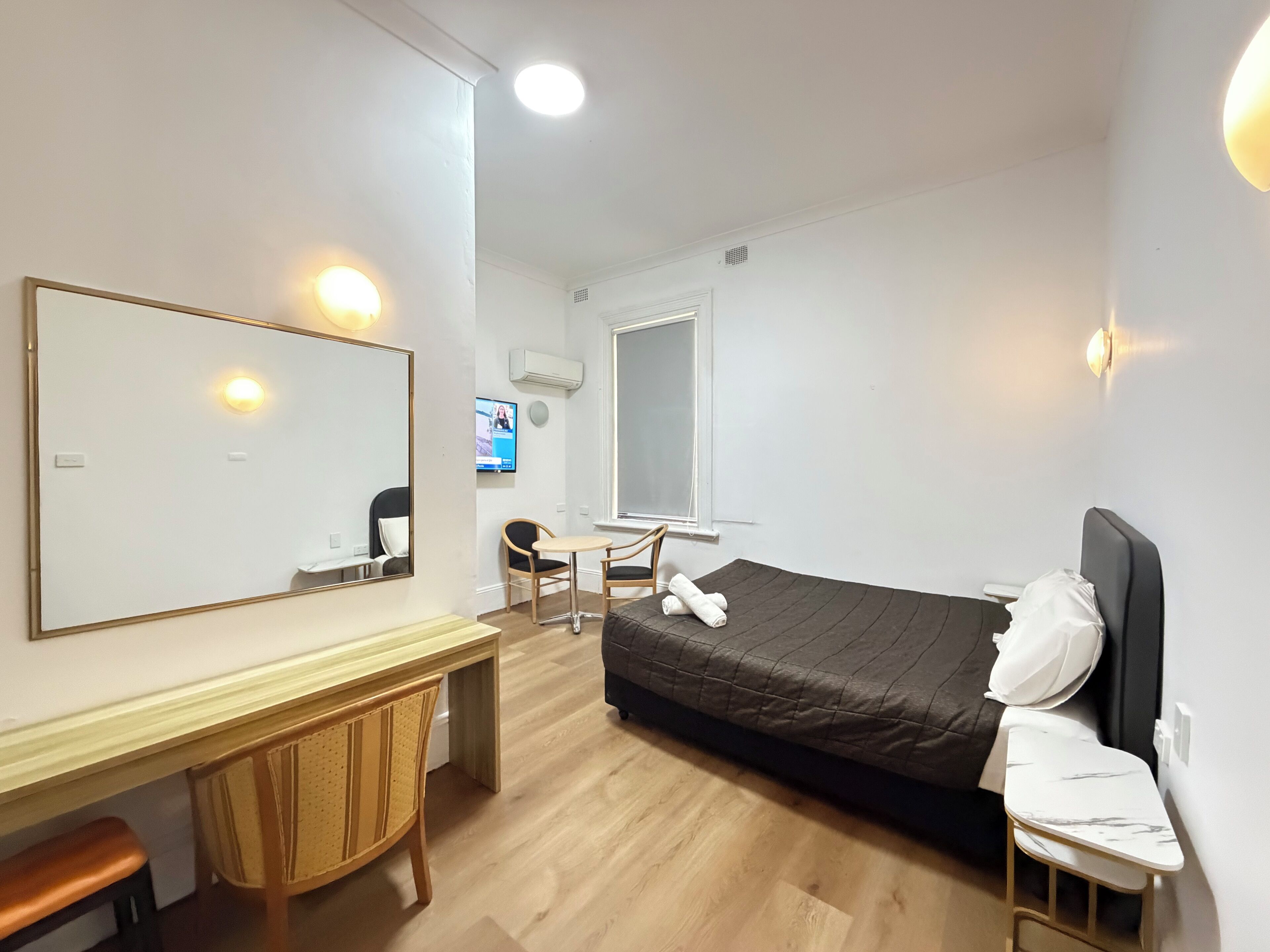 Heritage Queen | Iron/ironing board, free WiFi, bed sheets