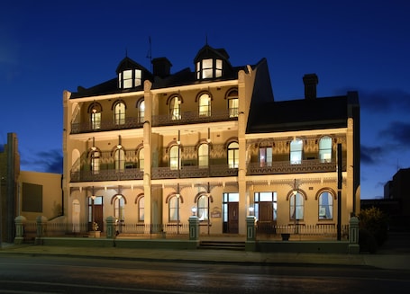 Vista frontal de la propiedad