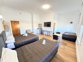 Quarto standard | Ferros/tábuas de passar roupa, Wi-Fi de cortesia, roupa de cama