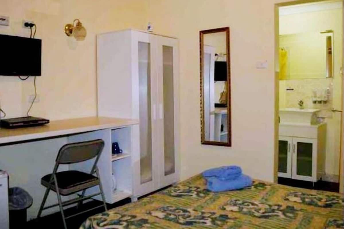 Fer et planche Ă repasser, accĂšs au Wi-Fi (inclus), literie fournie