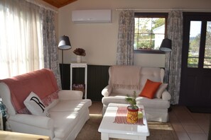 Chalé, 2 quartos, vista para o jardim | Área de estar