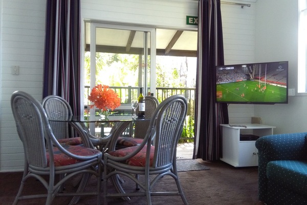 Deluxe Cottage, 2 Bedrooms, Garden View, Poolside | Living area | 40-inch Smart TV with satellite channels, TV, Netflix