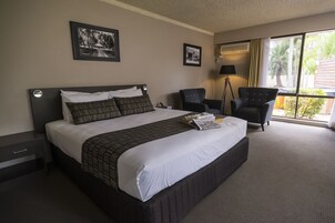 Executive Double Room, 1 King Bed | In-room safe, desk, iron/ironing board, cribs/infant beds