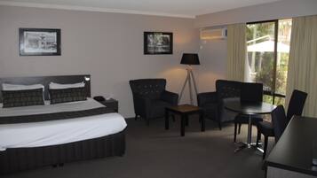 Executive Double Room, 1 King Bed | In-room safe, desk, iron/ironing board, cribs/infant beds