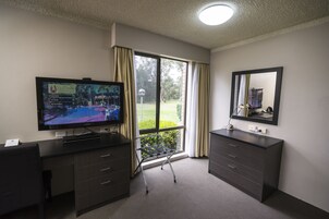 Executive Double Room, 1 King Bed | Garden view