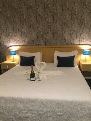 Apartment, 2 Bedrooms | Premium bedding, desk, blackout drapes, soundproofing - Village Motel (Havelock North)