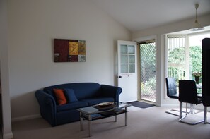 Living area - Shearwater Cottages (Shearwater)