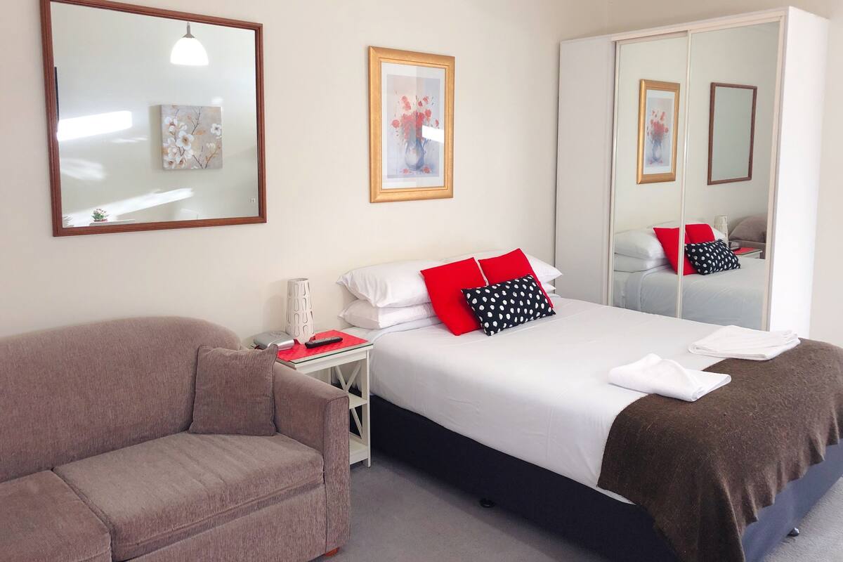 Family Studio | Individually decorated, iron/ironing board, bed sheets