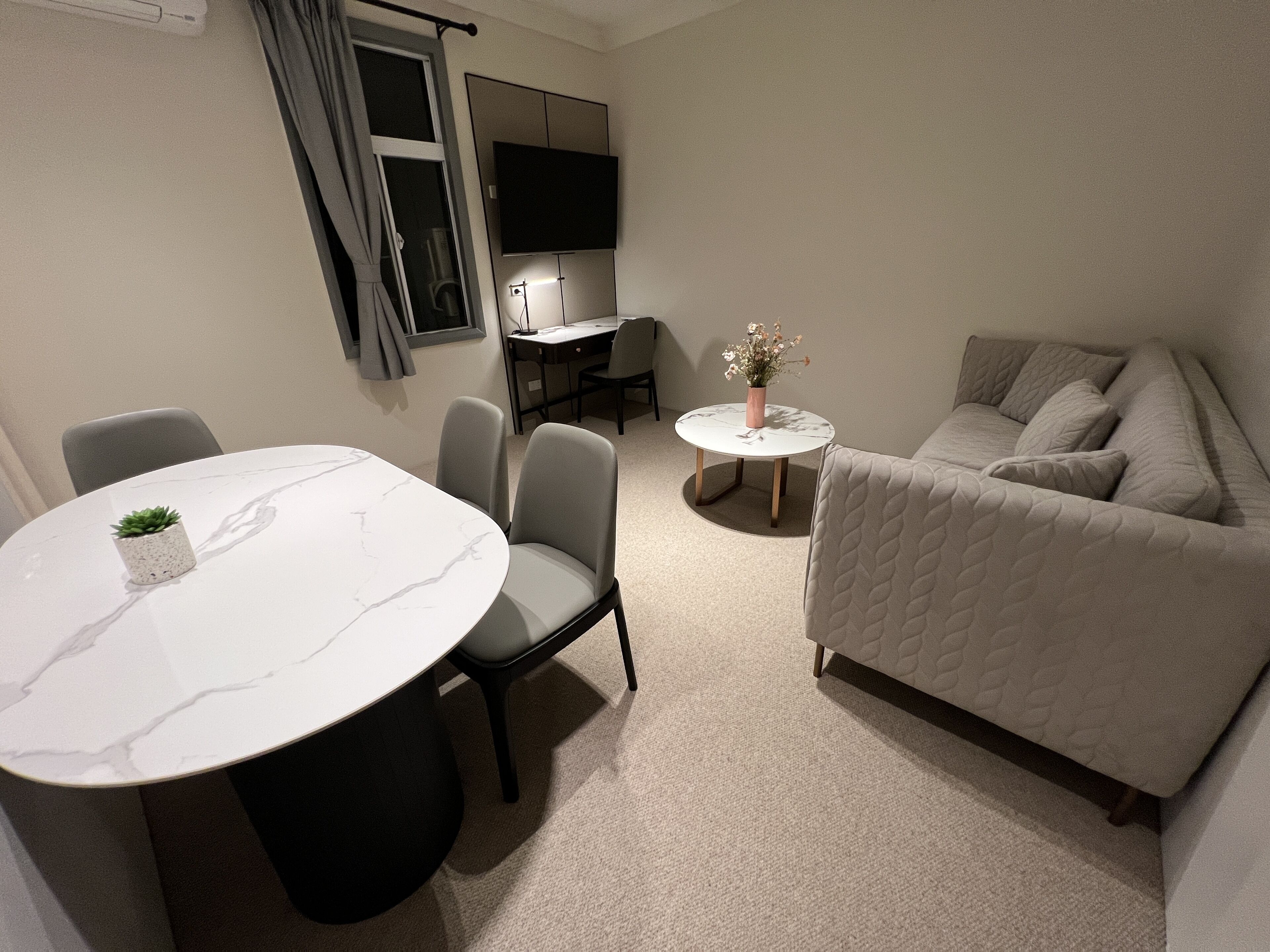 Deluxe Apartment | Living area | 32-inch flat-screen TV with cable channels, TV