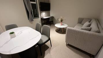 Deluxe Apartment | Living area | 32-inch flat-screen TV with cable channels, TV