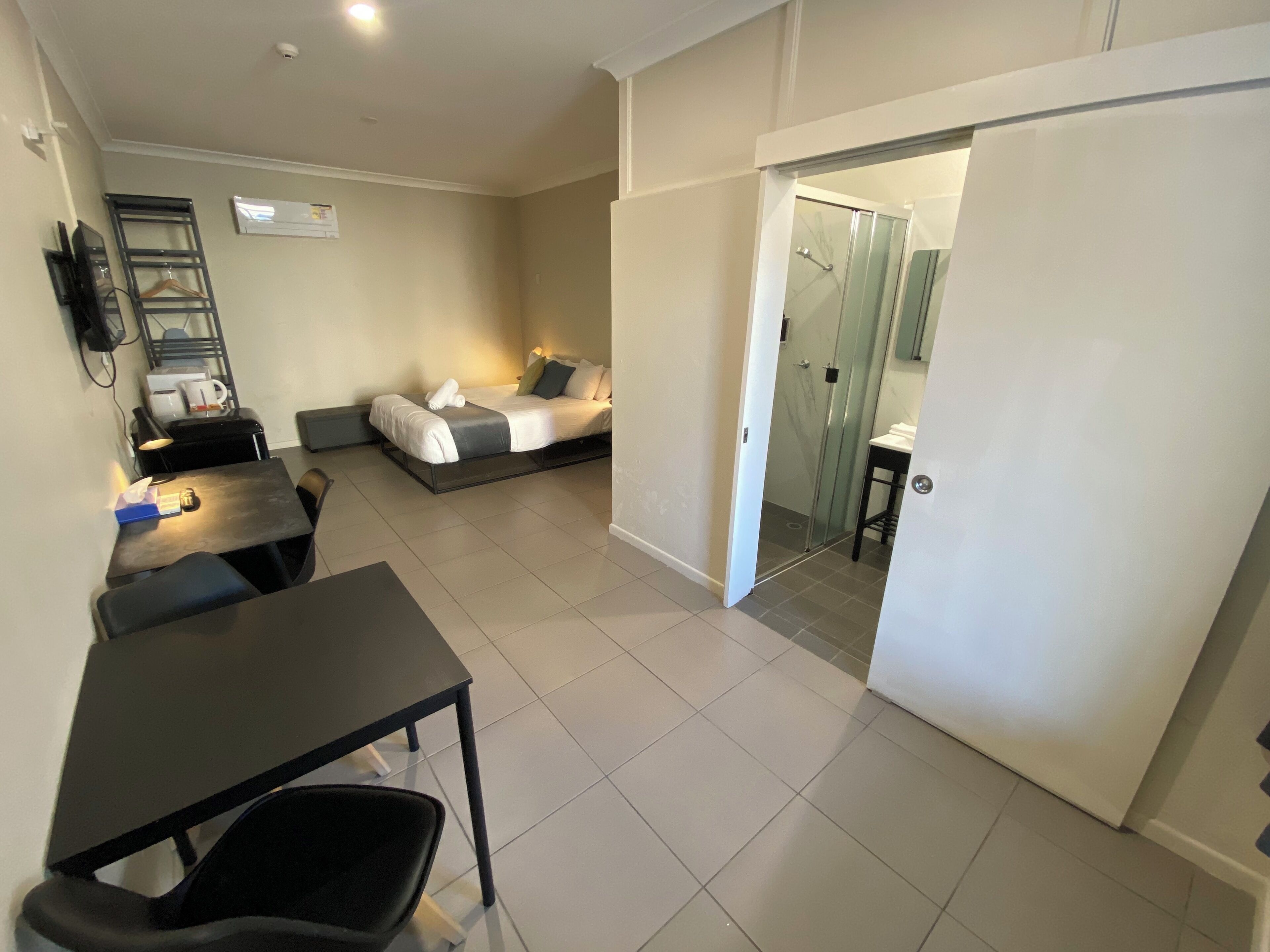 Double Room, 1 Queen Bed | In-room safe, desk, iron/ironing board, free WiFi