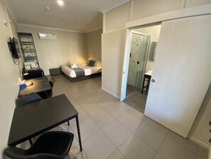 Double Room, 1 Queen Bed