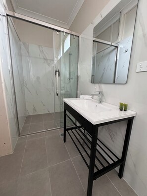 Doccia, asciugacapelli, asciugamani